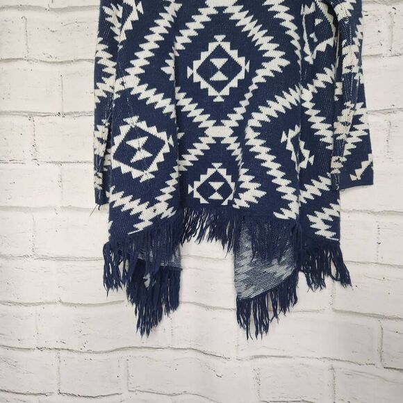 Francesca's Collection Womens Navy & White Aztec Fringe Poncho Cardigan M/L - Picture 11 of 14